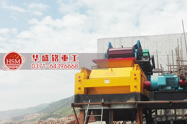 外貿(mào)訂單再創(chuàng)佳績，輥式破碎機出口國外。