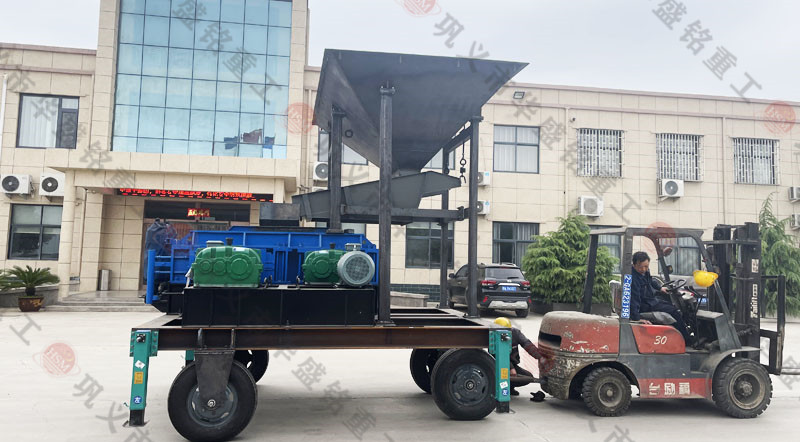 移動對輥破碎機(jī)怎么選型